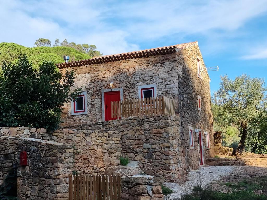 Descubra o Encanto do Beija Rio Charming House: Um Refúgio Idílico em Ferreira do Zêzere