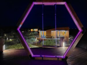 CÔA Honeycomb: Um Refúgio de Design e Natureza em Pinhel